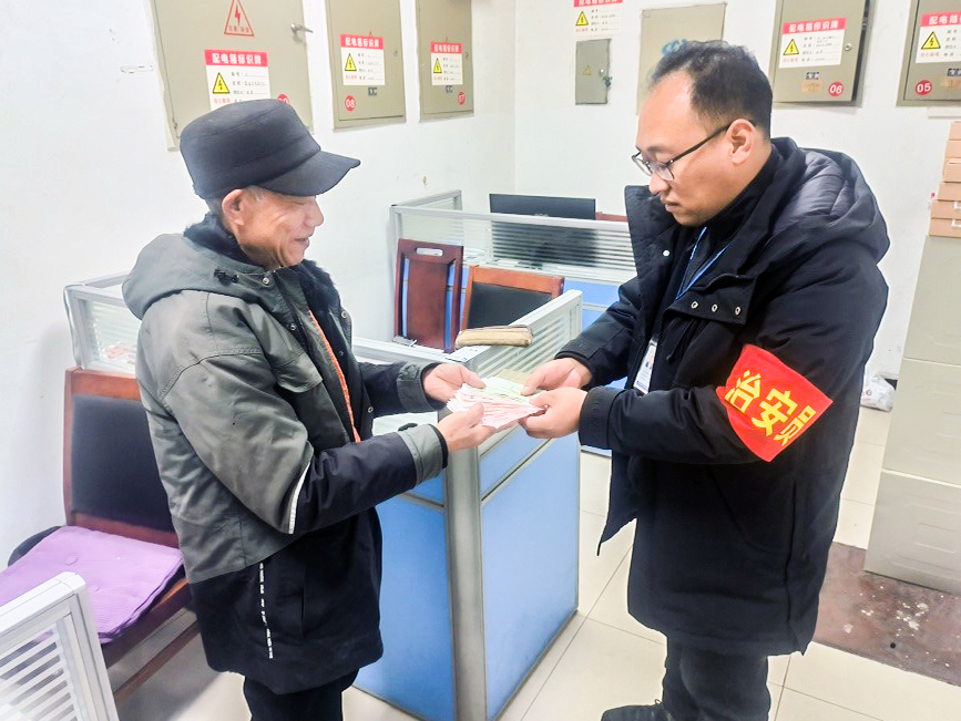 【春运纪实】拾金不昧暖人心，春运旅途添色彩